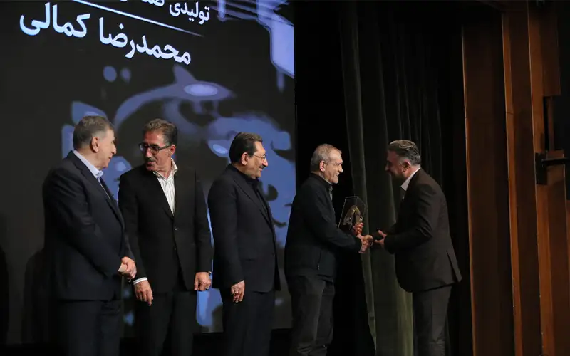 کسب عنوان واحد نمونه کشوری ۱۴۰۴ توسط آرال تک